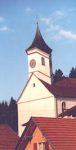 Der Kirchturm in Kreuzthal stellt eine Besonderheit dar, egal von welcher Seite man ihn sieht, er sieht immer schief aus!