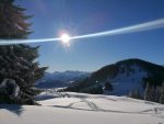 Blick auf das Ofterschwanger Horn außerhalb der Skisaison im Winter